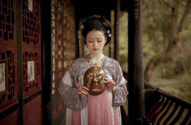 小脚趾分两瓣的人是哪个民族,小脚趾甲分成两半的是纯正汉人么