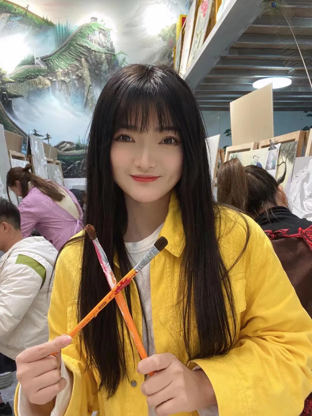 刮腻子走红网络的女孩,95后刮腻子女孩账号