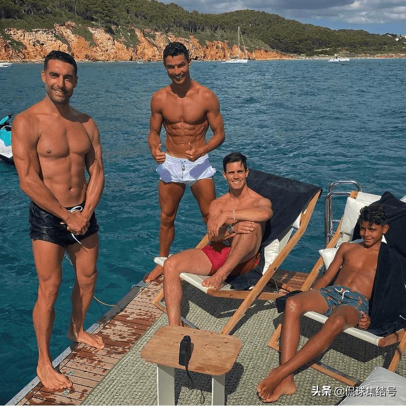 健硕肌肉+天然泳池！C罗新照对飙梅西，CR7卧榻之侧岂容梅西酣睡