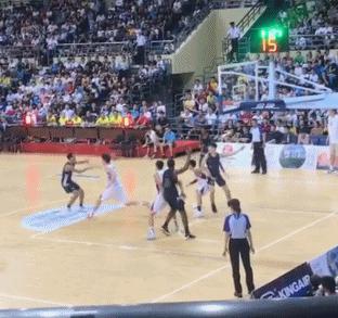 中美篮球差距还是太大，三场狂胜95分，詹韦儿子联手太强了