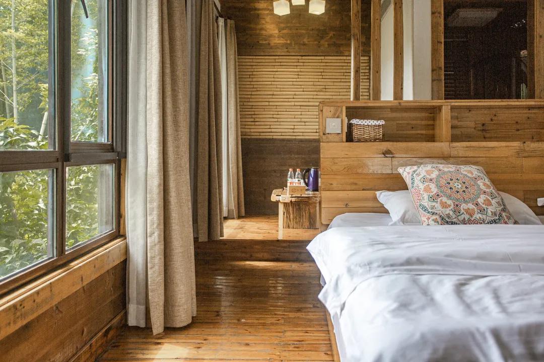 莫干山原木风绿野仙踪花园民宿,莫干山桃坡探险乐园绿野仙踪