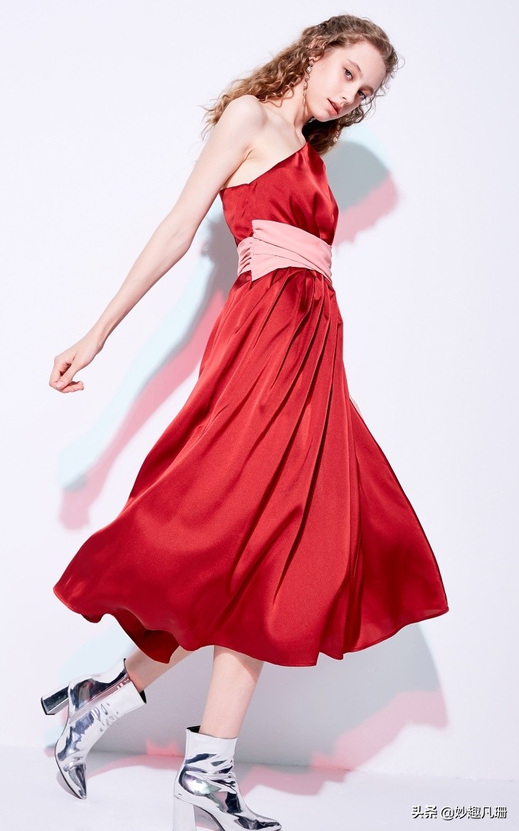 高端年会气质礼服推荐高级感,华丽设计感年会时尚轻奢高级礼服