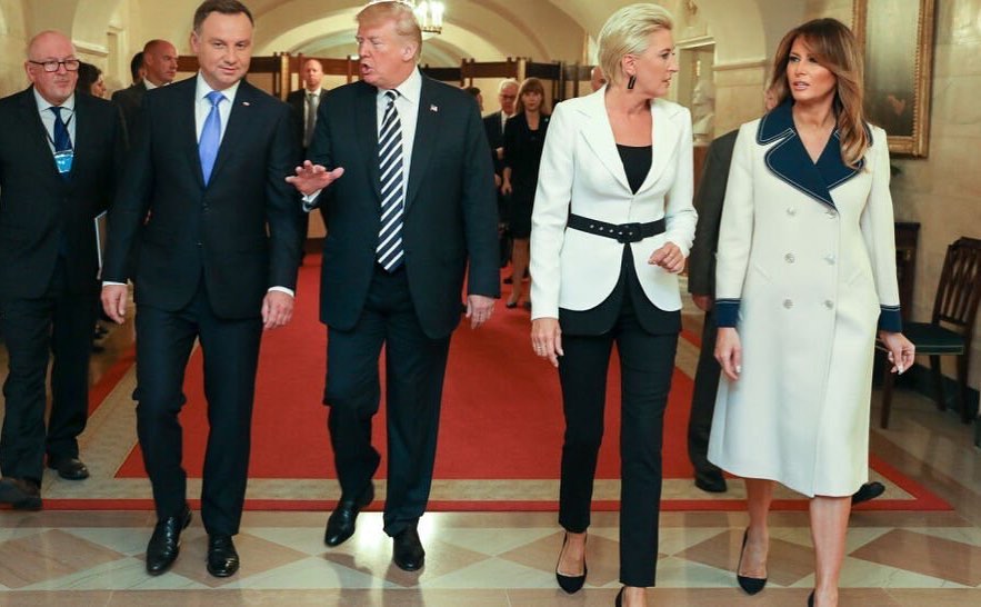 她打遍天下无敌手，红裙让丹麦王妃惨败，同框梅拉尼亚也是稳赢