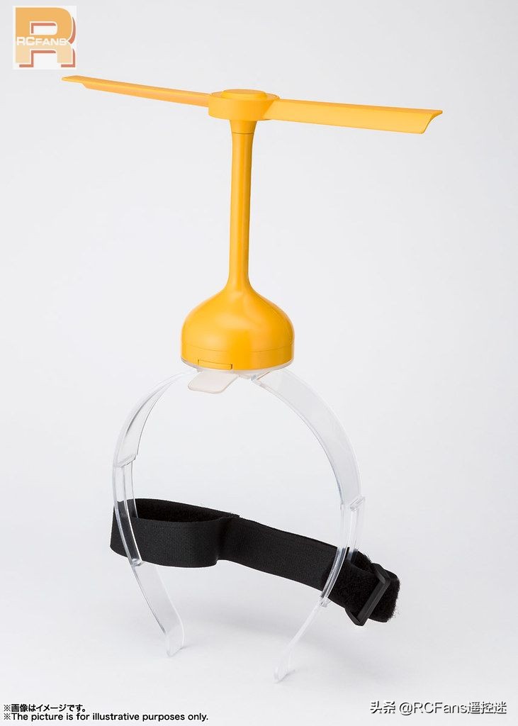 哆啦a梦竹蜻蜓玩具放在帽子上,哆啦a梦竹蜻蜓飞行