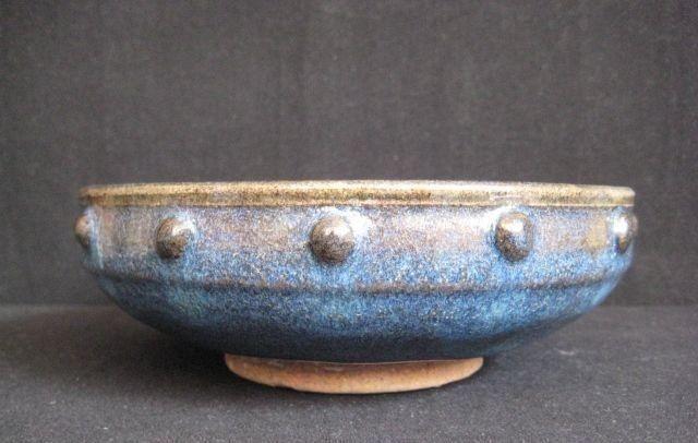 农民捡一破盆当烟灰缸用了3年,村民捡了价值三个亿的古董