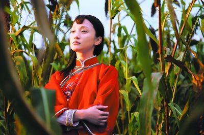 5年后重温《红高粱》,我才明白,这种女人才是男人胸口的朱砂