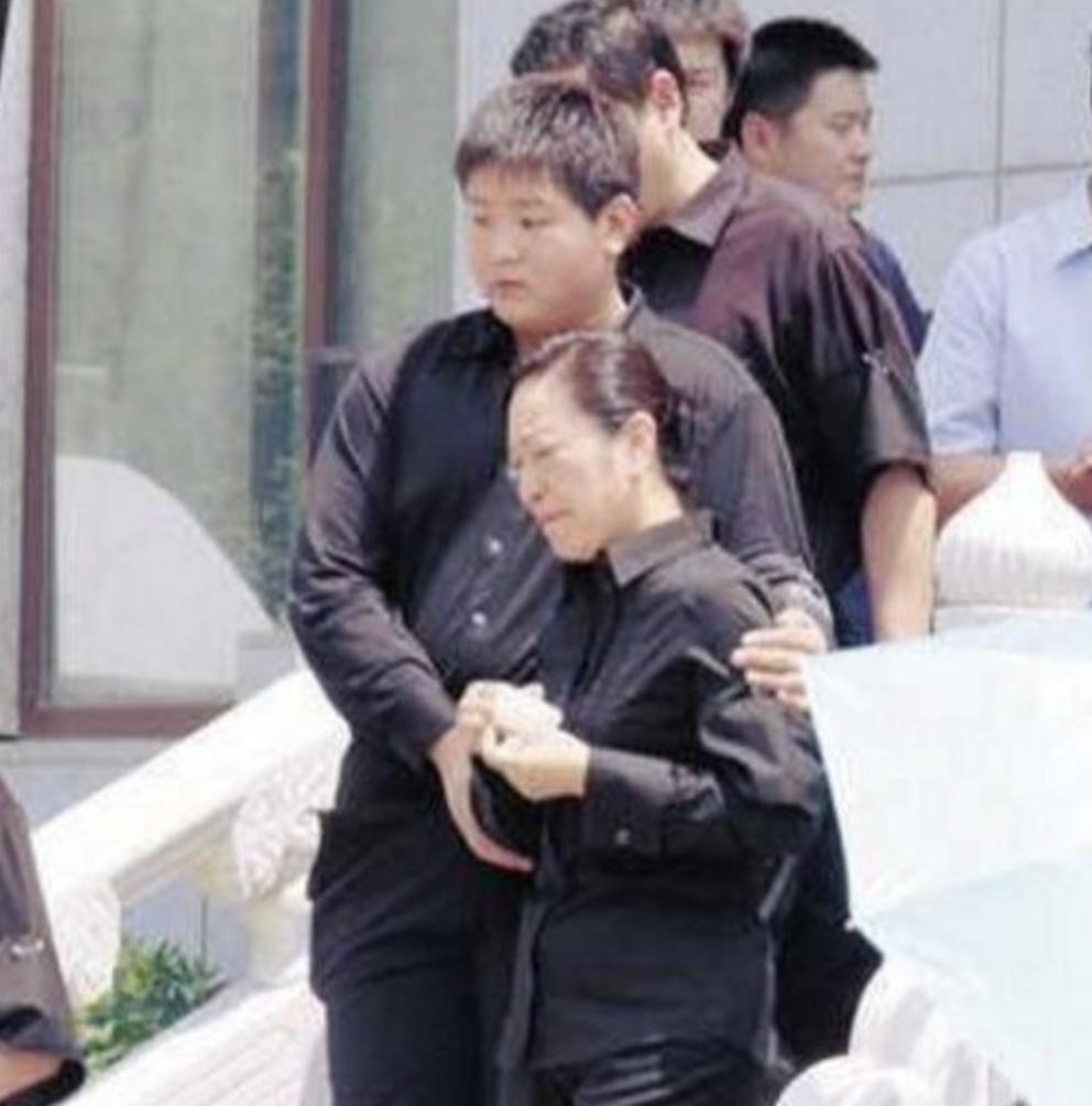 罗京去世十二年妻子改嫁富商,罗京去世十年妻子改嫁富商母亲