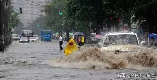 电动车电机进水了后轮很难转动,电动车潜水泵电机进水了怎么办