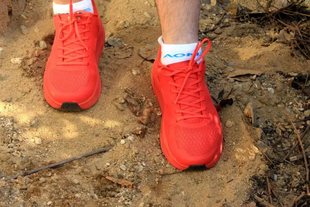 长距离跑步首选,为你的跑步增色:R2赤道LSD跑鞋评测