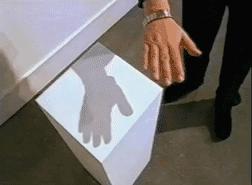 艺术家收巨款后交2幅空白画布,艺术家收巨款后交出2幅空白画布