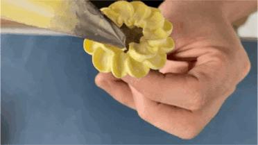 没有裱花袋裱花嘴泡芙奶油怎么挤,奶油裱花嘴怎么自做