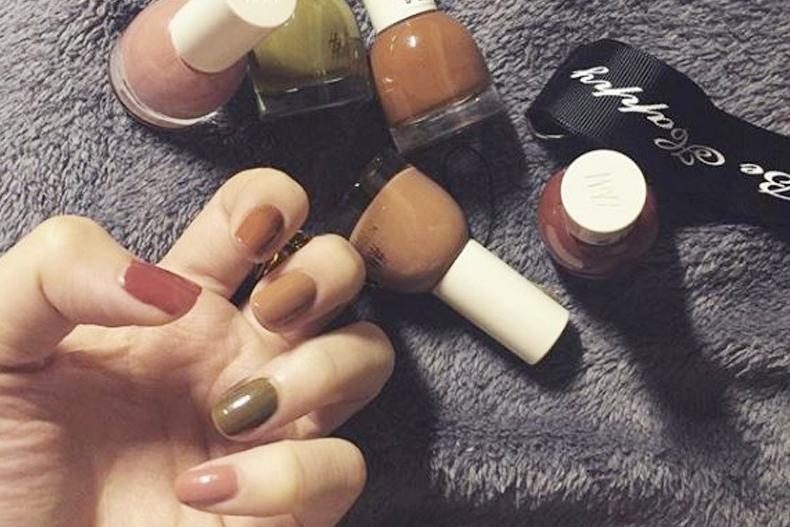 新手指甲油入门安全距离,新手指甲油选什么颜色