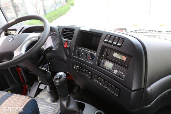 东风天龙4x2港口牵引车,目前最便宜4x2港口牵引车