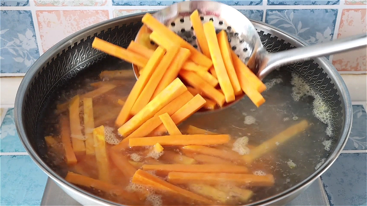 薯条的家庭版做法酥脆又好吃,薯条做法家庭版又脆又好吃