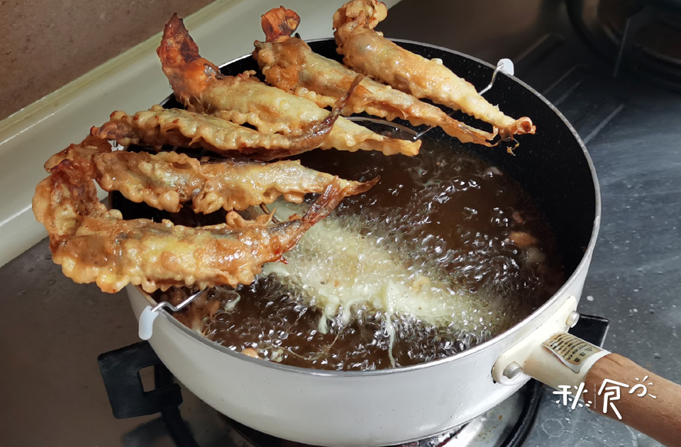 炸鱼怎么裹面粉和淀粉,炸鱼是用面粉还是用淀粉更酥脆