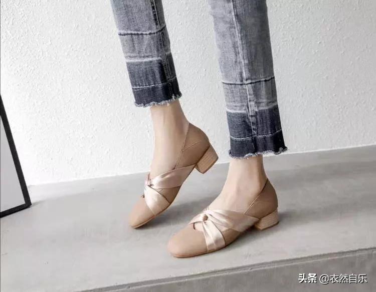 日系复古白色圆头鞋搭配,超级清新百搭的鞋款充满着高级感