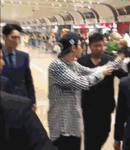 土味应援可以有多土？一言不合送“全套服务”，让爱豆瑟瑟发抖…