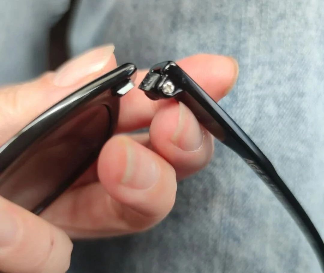 买了一个蓝墨镜,儿童墨镜7-12岁酷墨镜怎么选