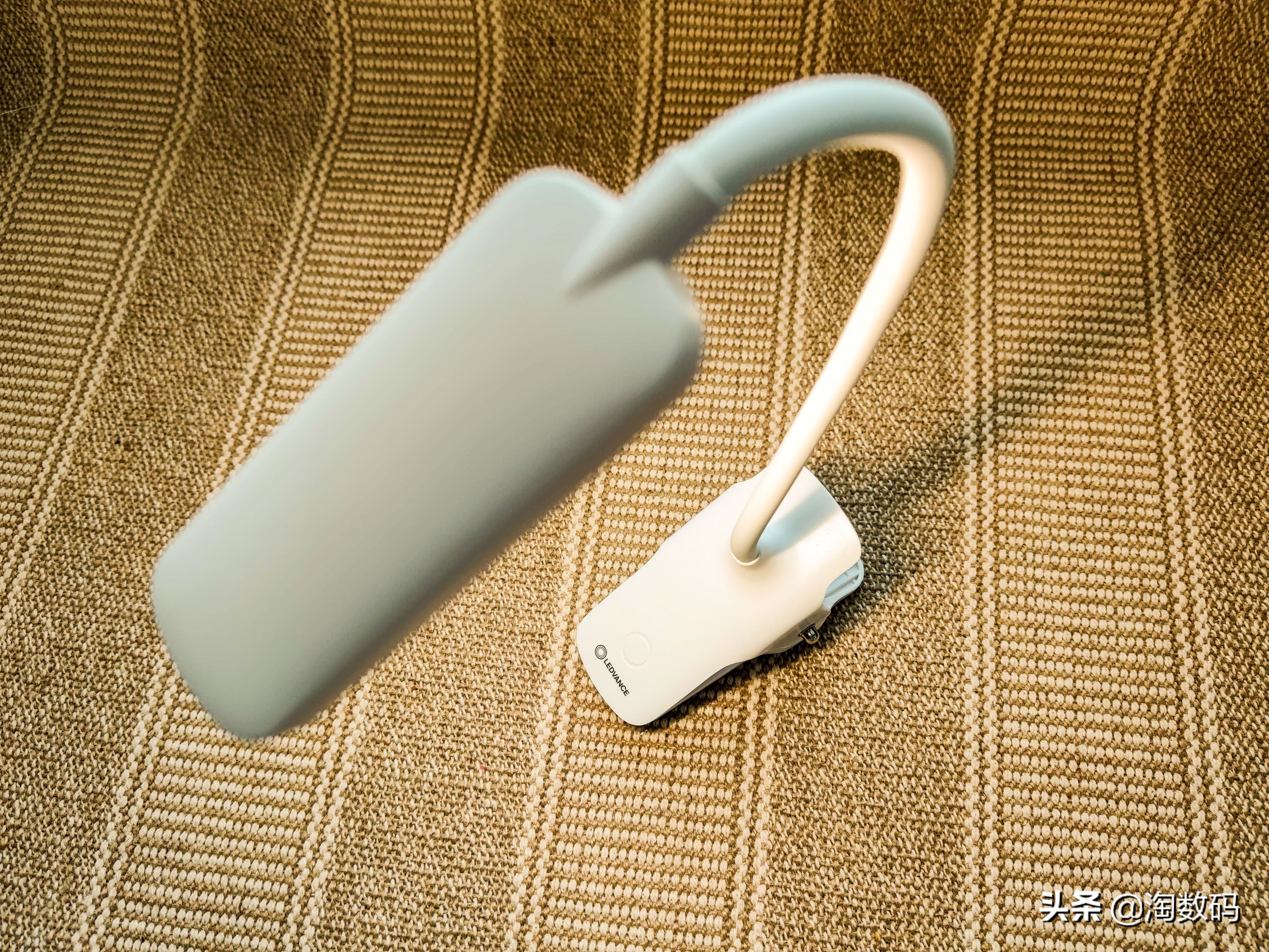 ￥9块9的德国LED充电台灯？105年欧司朗血统能否传承，开箱晒个单