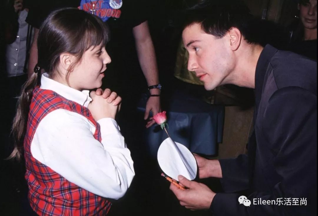 丧女失爱，辟谣无用，绝世美强惨基努·里维斯，放飞多年再遇真爱