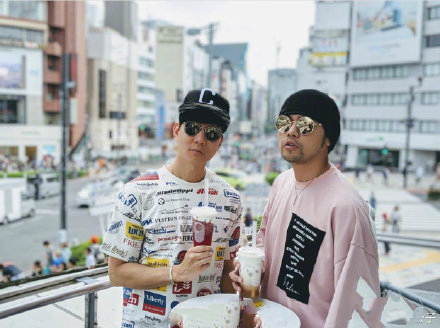 林俊杰周杰伦喝奶茶,周杰伦请林俊杰喝奶茶什么牌子