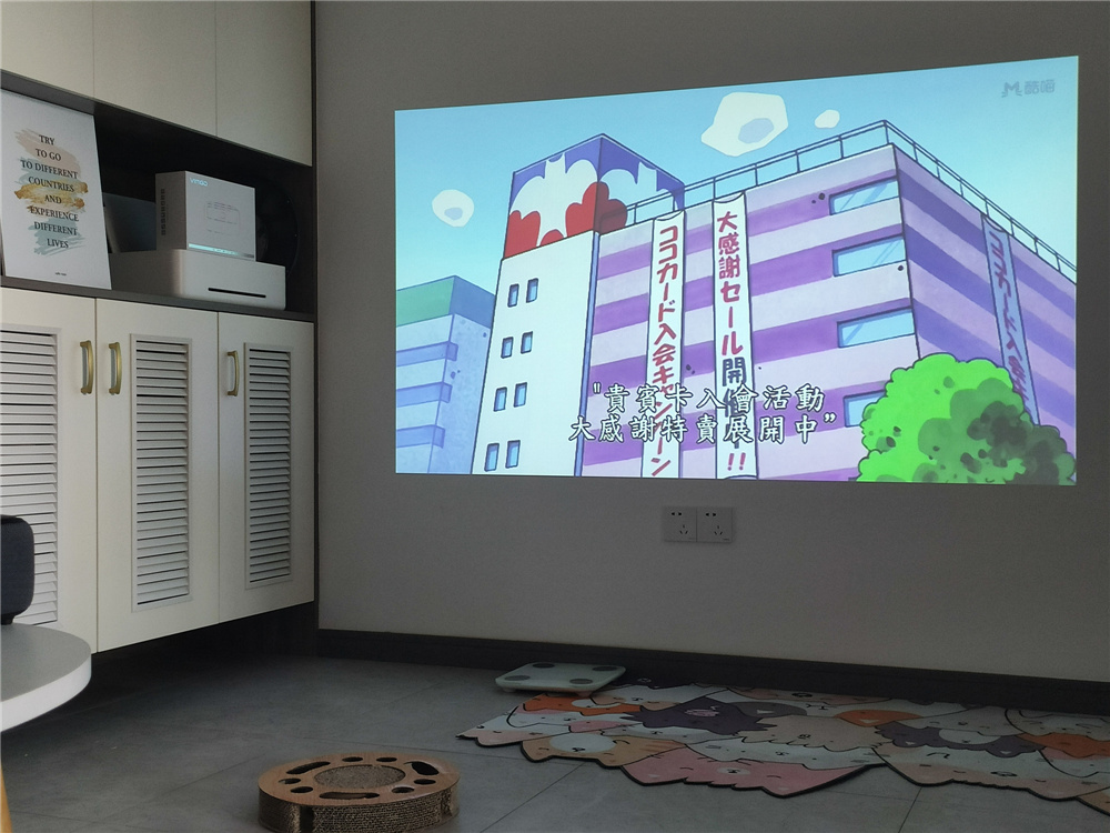 把家用投影仪放到电影院里投影,微果投影仪家用