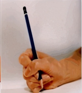 小孩刚开始写字怎么教握笔,儿童几岁来开始握笔写字比较合适