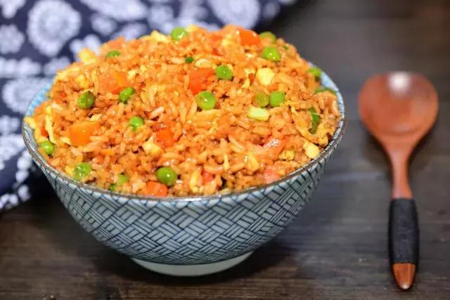 蛋炒饭简单版怎么做,蛋炒饭简单菜谱