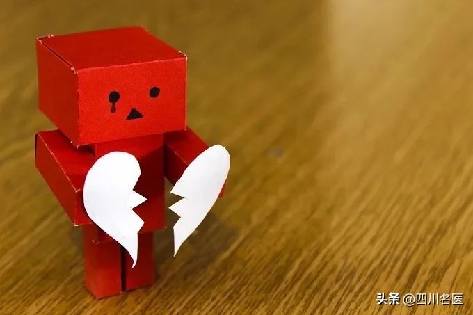 男朋友的口水“有毒”？亲热一番乳房肿了，接个吻变成猪头…我太难了