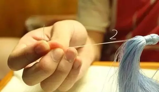 橄榄核雕手串如何打流苏视频,菩提手串有流苏和跑轮该怎么盘呀