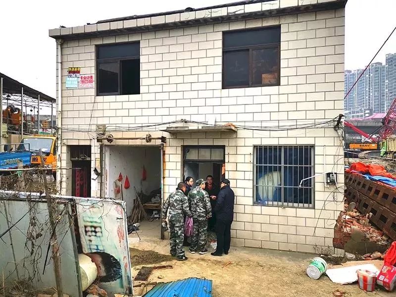 无锡一“*迁拆**户”滞留不搬官司打了三年被司法强制执行