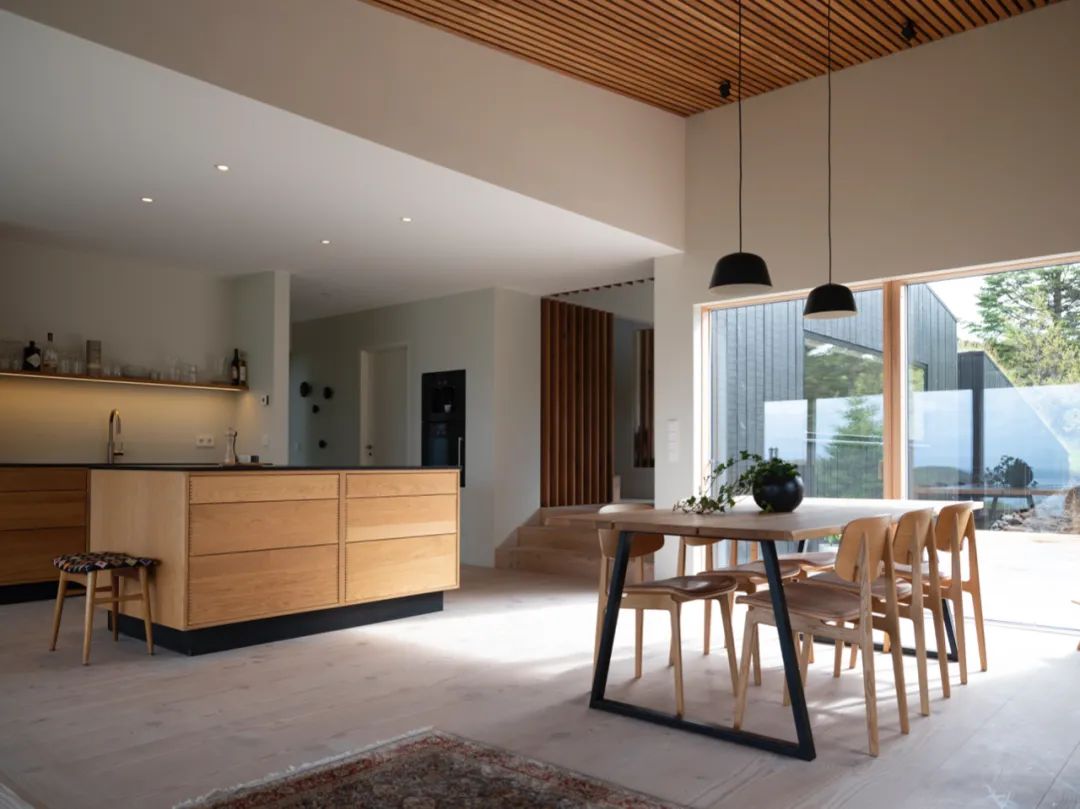 在冰岛最深的湖边自建木屋,自建木屋冰岛