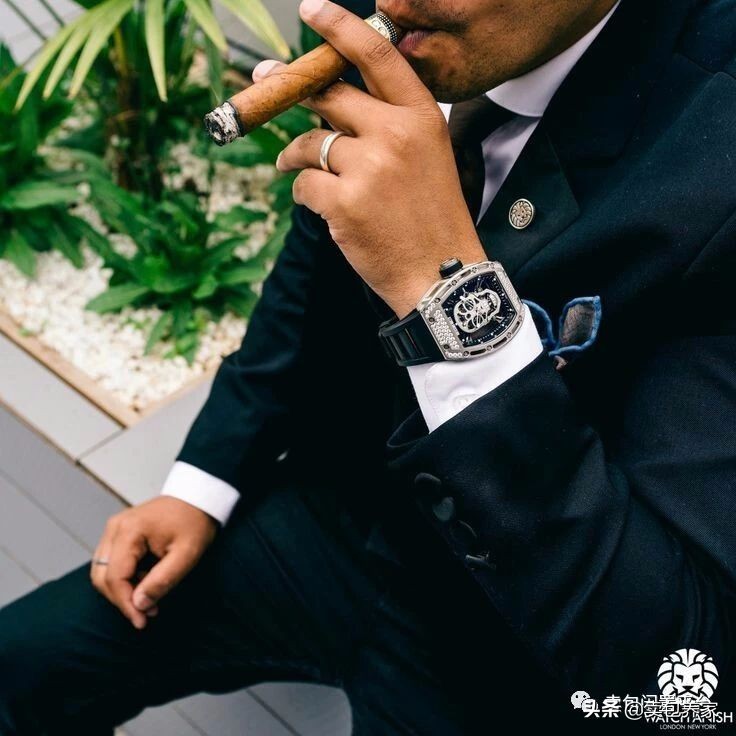 猝不及防的“硬核嗲”，RM这枚世界上最贵的“糖果”甜到你爆肝！