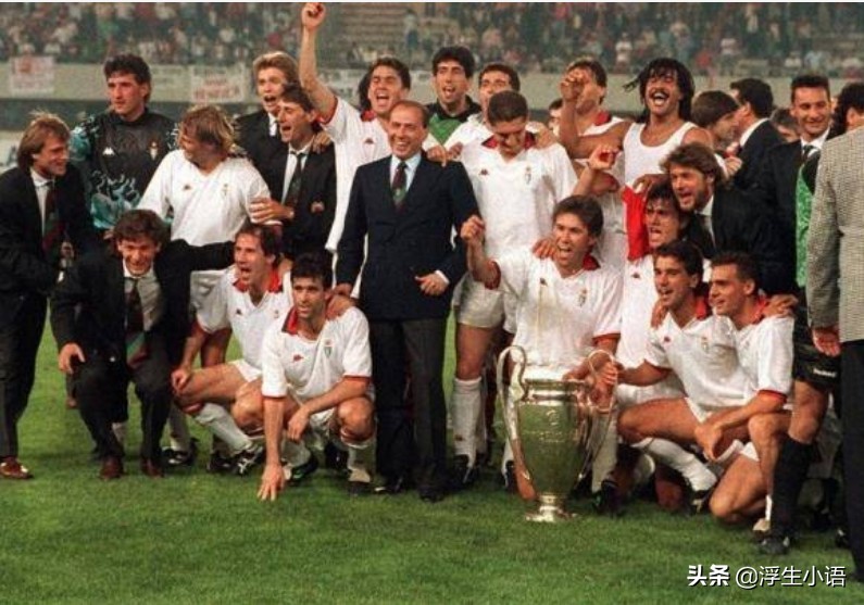 支点中锋踢前腰,足球支点中锋的位置和打法