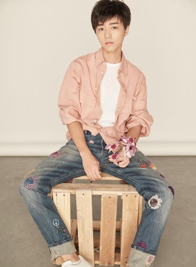 10位爱豆同时送花给你,你会选谁?网友:除了第十个,我全都要