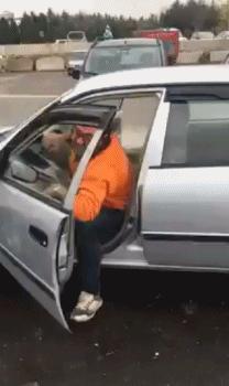 宝宝喝奶足够了为什么还是哭,新生儿闭着眼睛喝奶哭了