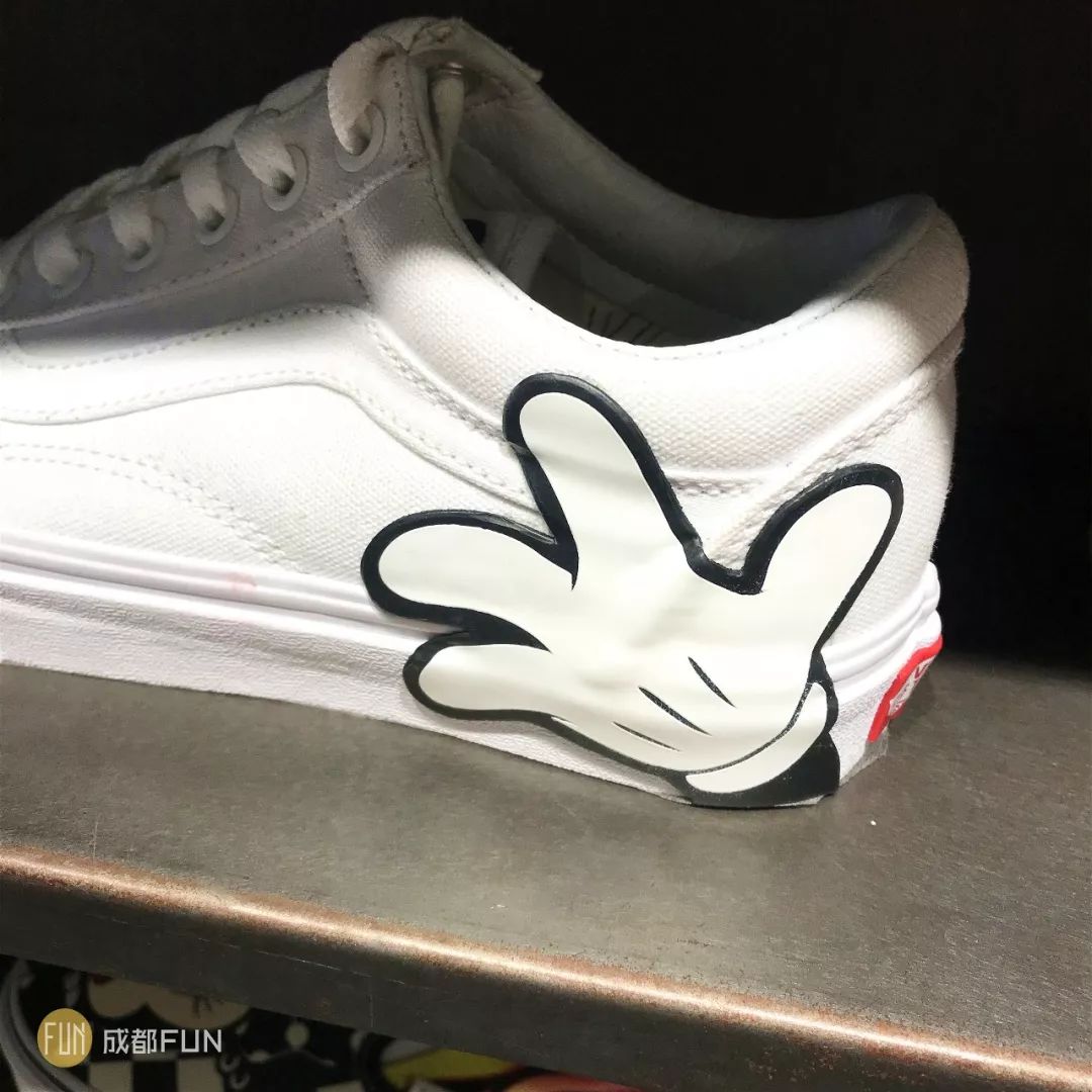 moschinohm合作款,hm和星际联名