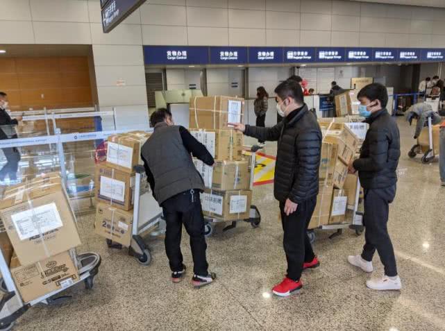 在日本购买了口罩寄往武汉,在日本药妆店买口罩