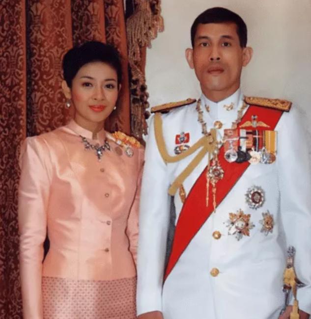 泰王与西拉米有夫妻相吗,泰王与西拉米的爱情不平等