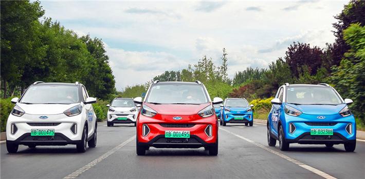 老年代步车和纯电动车有什么区别,有小型的老年代步车吗