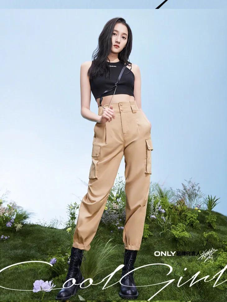 关晓彤同款only紫色小熊羽绒服,only关晓彤同款针织连衣裙