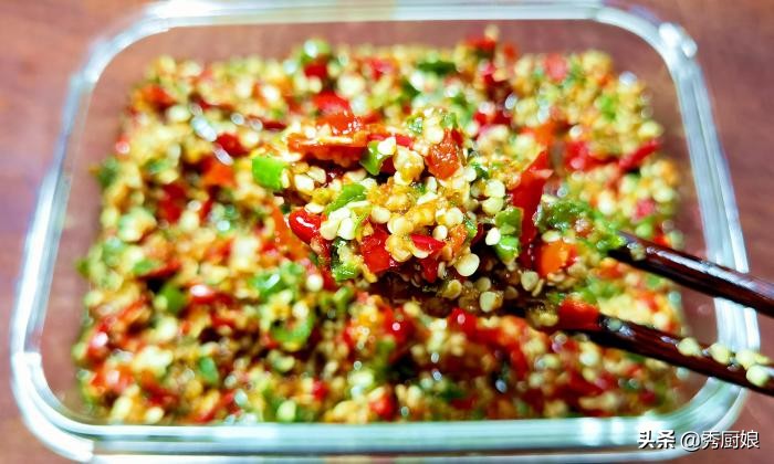 做辣椒酱不放油的做法,辣椒酱的制作方法一斤辣椒多少盐