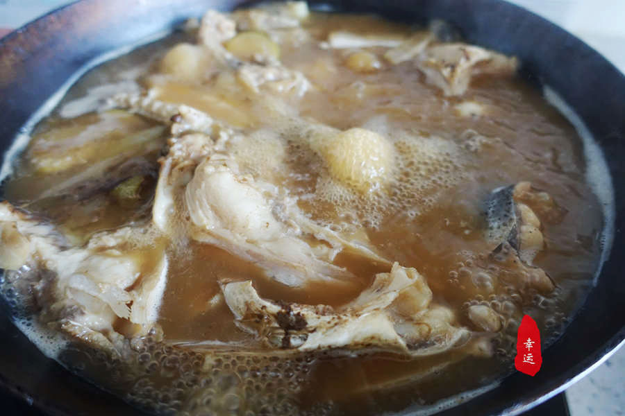 家庭版鱼头泡饼视频,鱼头泡饼的家常做法鱼头嫩滑好吃