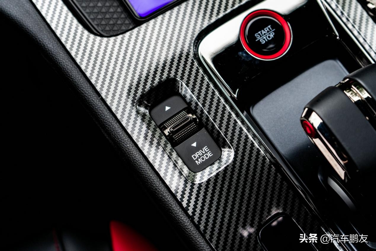 广汽传祺影豹j15和j16区别,广汽传祺影豹2022款新车报价