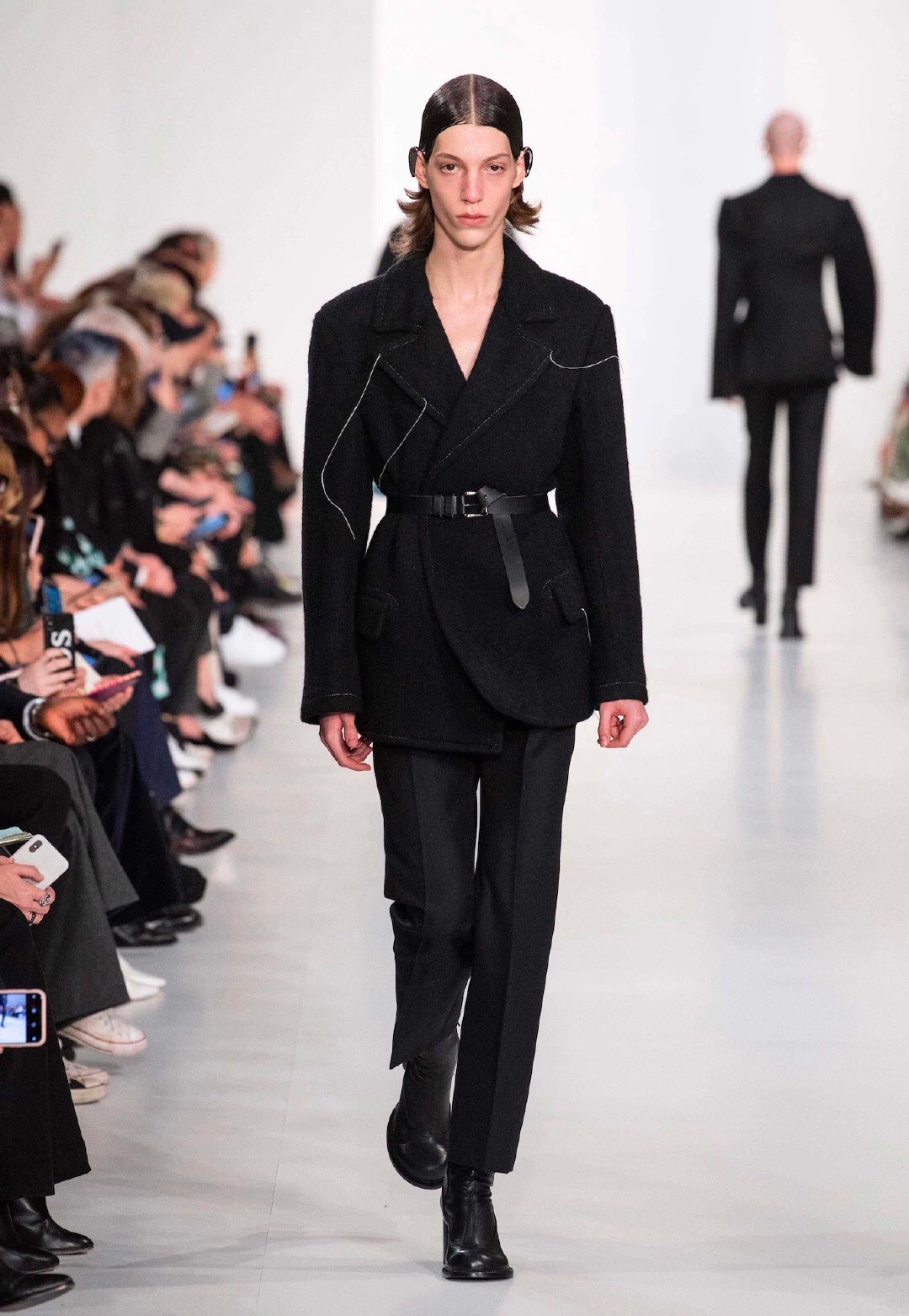 完美通勤穿搭｜18个性冷淡风极简主义品牌