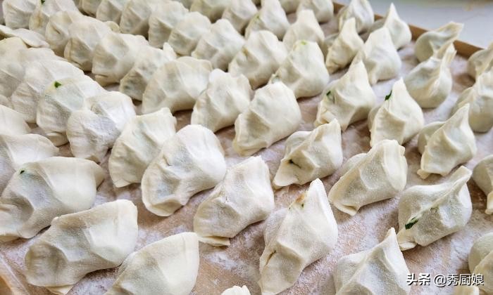包韭菜馅饺子不出水的小窍门,包韭菜肉馅饺子记住3放2不放