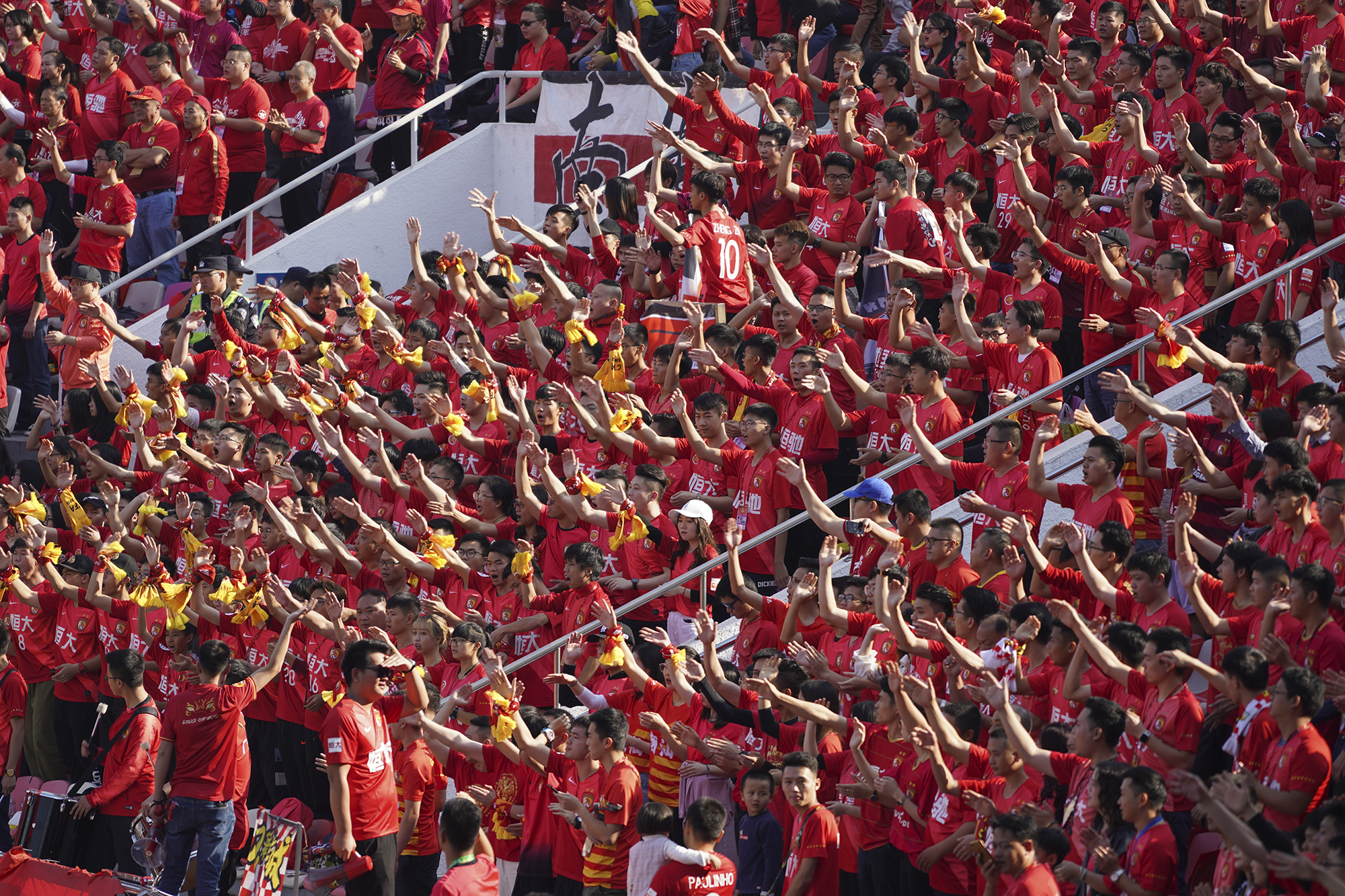 恒大夺冠第八次,恒大夺冠庆典花车