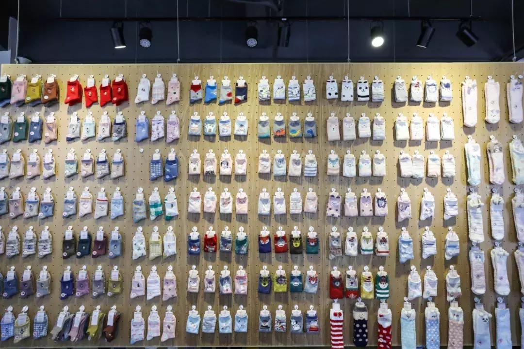 靠一分钱利润拿下全球三分之一市场份额:这是一双被低估的袜子