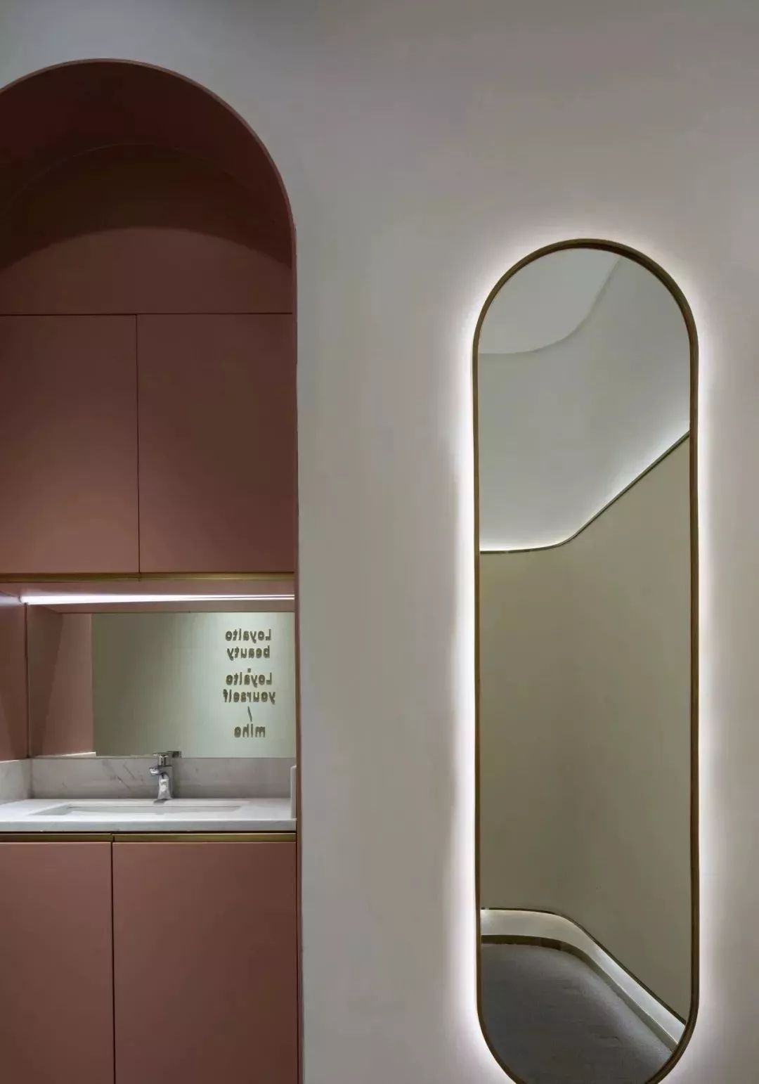 miho绫宠嵎鑲や綋缇庡涓績鏂板厜閲屽簵,miho绫宠嵎鑲や綋缇庡涓績鍥㈣喘