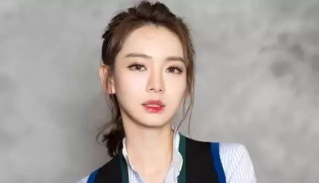 全新“微闪妆”，美得让人离不开眼睛